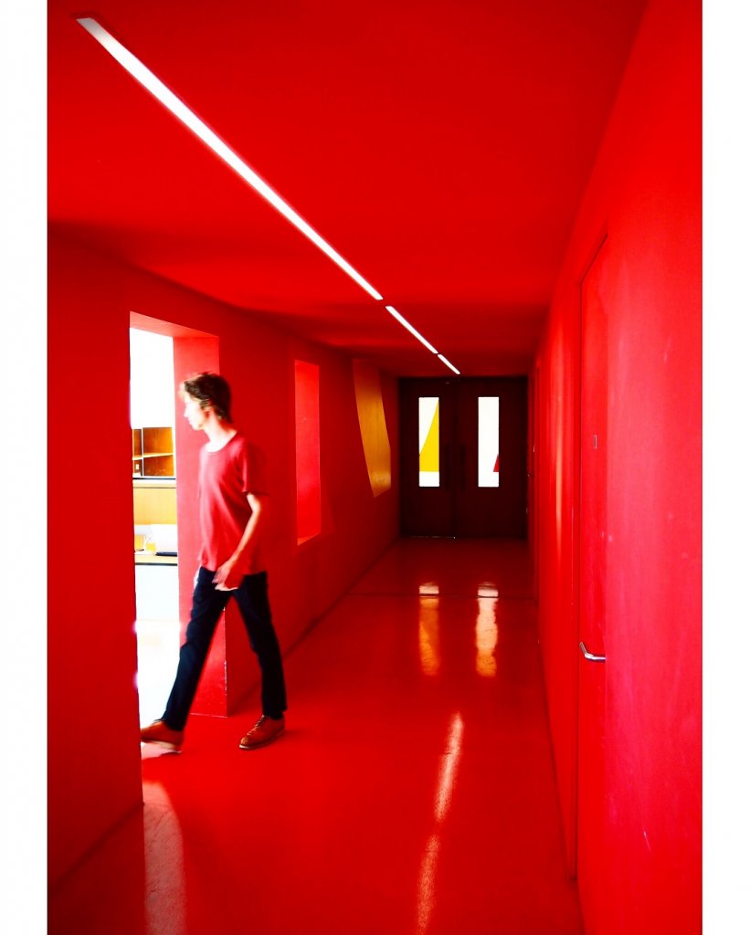 Le mystère de la chambre rouge à Marseille (Photo Hagay Sobol)