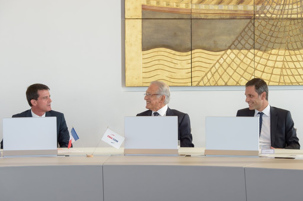 Manuel Valls, Jacques Saadé et Rodolphe Saadé au sein de la Tour CMA CGM