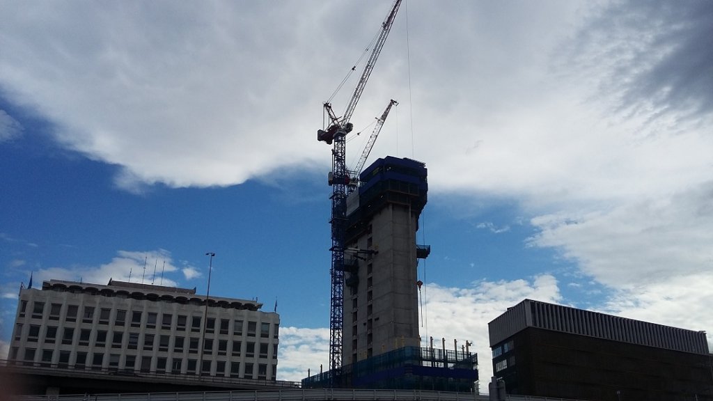 Sa construction atteint actuellement le 13e étage pour le noyau central et le 1e étage pour le plancher (Photo Patricia Maillé-Caire)