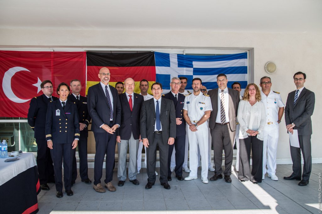 Le vice-amiral Charles-Henri Garié a reçu le commandant de la flotte, les commandants des trois bâtiments, les consuls grec, allemand et turc et des autorités civiles et militaires à la caserne de marins-pompiers de Saumaty (Photo: BMPM/SM Hilt)