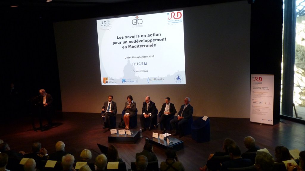 Thierry Fabre accueille les Rencontres à l'occasion d'une première table qui a réuni Jean-Paul Moatti, Catherine Bréchignac, le Prince Albert II de Monaco, Thierry Mandon, Francis Guinot (Photo M.C.)