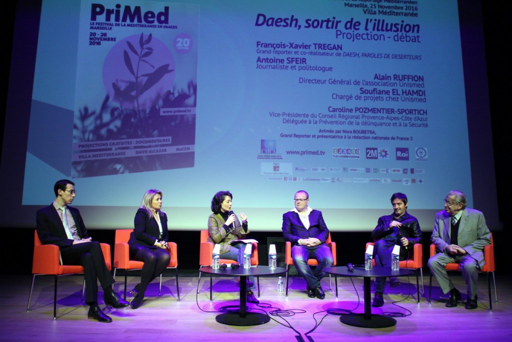 Le débat sur Daesh, sortir de l'illusion a réuni de gauche à droite Soufiane El Hamdi, Caroline Pozmentier-Sportich, la journaliste Nora Boubetra, Alain Ruffion, François-Xavier Trega et Antoine Sfeir (Photo Robert Poulain)