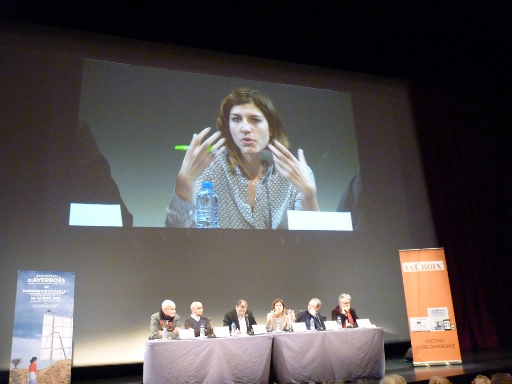 La première table ronde des Rencontres d'Averroès a réuni François Burgat, politologue, directeur de recherche au CNRS/Iremam - Ali Benmakhlouf, philosophe, professeur à l’université Paris-Est Créteil Val-de-Marne, à Sciences Po Paris et à l’Université libre de Bruxelles - Pauline Koetschet, philosophe, chercheur au CNRS - Fethi Benslama, psychanalyste, professeur à l’université Paris-Diderot - Thierry Fabre, fondateur des Rencontres (Photo M.C.)