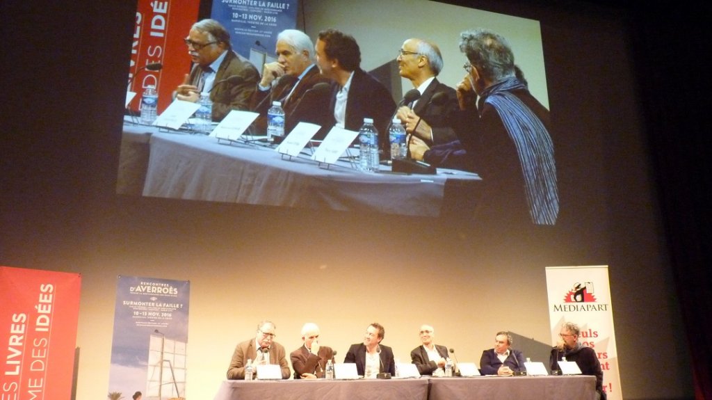 De gauche à droite Abdelmajid Merdaci - Luigi Mascilli Migliorini - le médiateur Joseph Confavreux, journaliste Mediapart - Mohammed Kenbib - Benjamin Stora et Thierry Fabre fondateur des Rencontres (Photo M.C.)