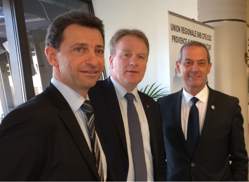 François Hommeril, Président national CFE-CGC, en visite à Marseille est ici entouré de Daniel Petrucci Président de l’Union Régionale CFE-CGC Provence-Alpes-Côte d’Azur et Régis Dos Santos Président de la Fédération CFE-CGC des Métiers de la Banque et de la Finance (Photo M.B.)