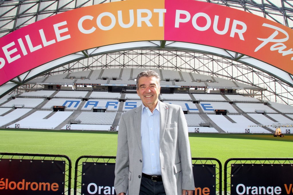 André Giraud au Vélodrome de Marseille lors du lancement de la tournée nationale de candidature parisienne aux JO (Photo Robert Poulain)