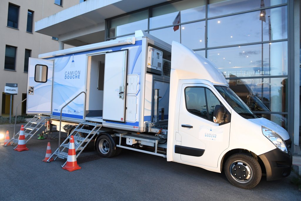 la Fondation Onet offre un camion douche à la Ville de Marseille dispositif d’aide aux sans-abri