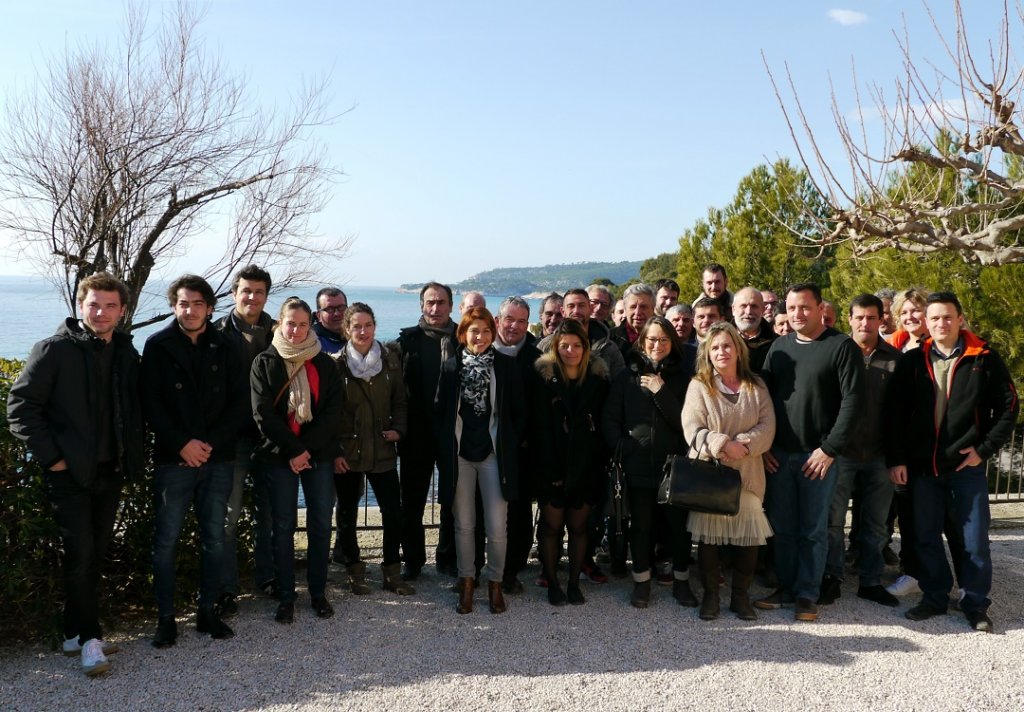 Les dégustateurs agréés et les invités de l’association des vins de Cassis réunis pour la traditionnelle photo de famille. (Photo M.E.).