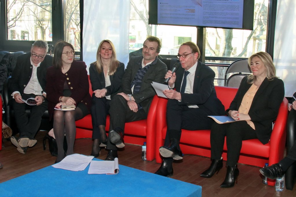 Entourée notamment de Dominique Bluzet, Dominique Vlasto, Jean-Luc Chauvin, Yvon Barland et Caroline Pozmentier-Sportich, Sabine Bernasconi a lancé les Dimanches de la Canebière (Photo Robert Poulain)