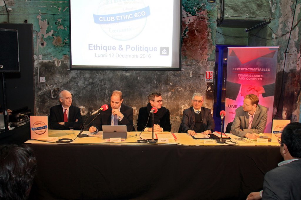 C'est en au sein des locaux du quotidien régional "La Marseillaise" que Xavier Palou, Mohamed laqhila, le médiateur Gaby Olmeta, Gilbert Benhayoun et Pierre Dharréville ont proposé un dense débat sur éthique et politique (Photo Robert Poulain)