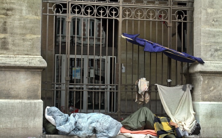 chacun est invité à signaler toute personne sans abri qui serait à proximité de son habitation ou dans son quartier, en appelant le 115 (Photo Robert Poulain)