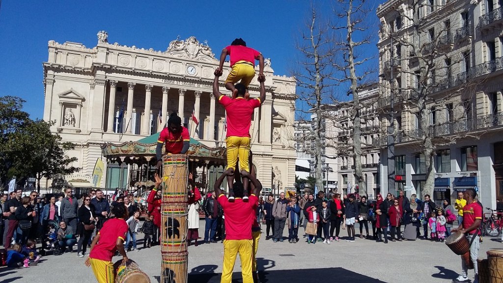 La compagnie Terra Circus, venue de Guinée a époustouflé un public rapidement conquis (Photo Patricia Maillé-Caire)