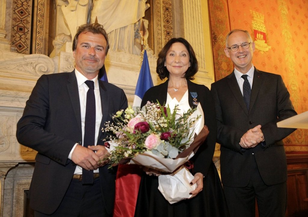 C'est en présence de Jean-Luc Chauvin que Stéphane Bouillon, Préfet de la Région Paca, a remis les insignes de Chevalier de l'Ordre National du Mérite à Laurence Paganini. (Photo: F. Jx | CCIMP)