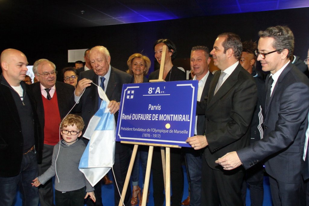 La plaque du parvis René Dufaure De Montmirail dévoilée (Photo Robert Poulain)