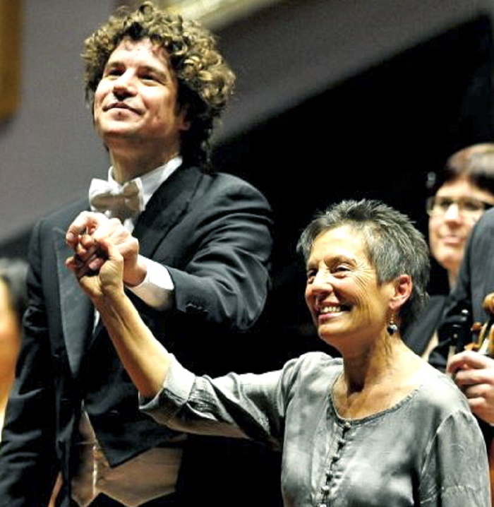 Robin Ticciati et Maria João Pires aux saluts