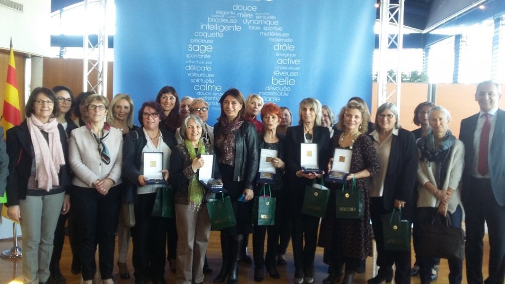 12 femmes engagées ont reçu de la main de Martine Vassal la médaille du département 13 (Photo P.M.-C.)