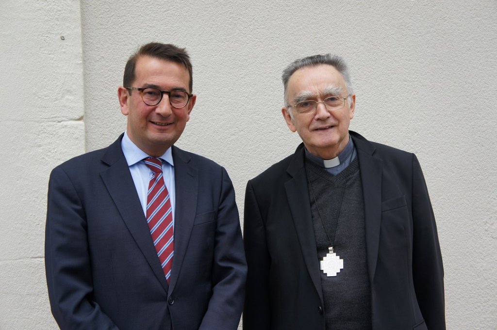 Laurent Charignon, l'économe diocésainet Mgr Pontier Monseigneur Pontier (Photo D.R.)