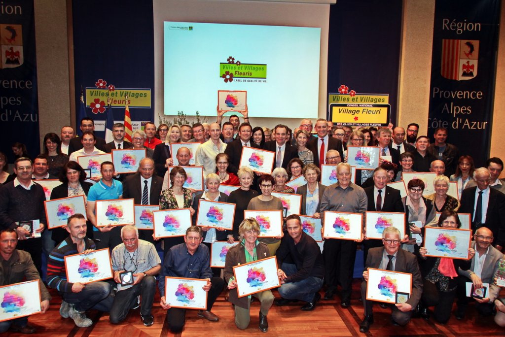 Renaud Muselier vient de remettre les Prix du Label Villes et Villages Fleuris «Qualité de vie» (Photo Robert Poulain)