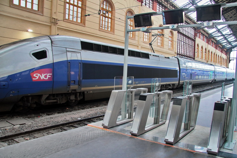 Illustration tgv en gare Saint-Charles à Marseille (Photo Robert Poulain)