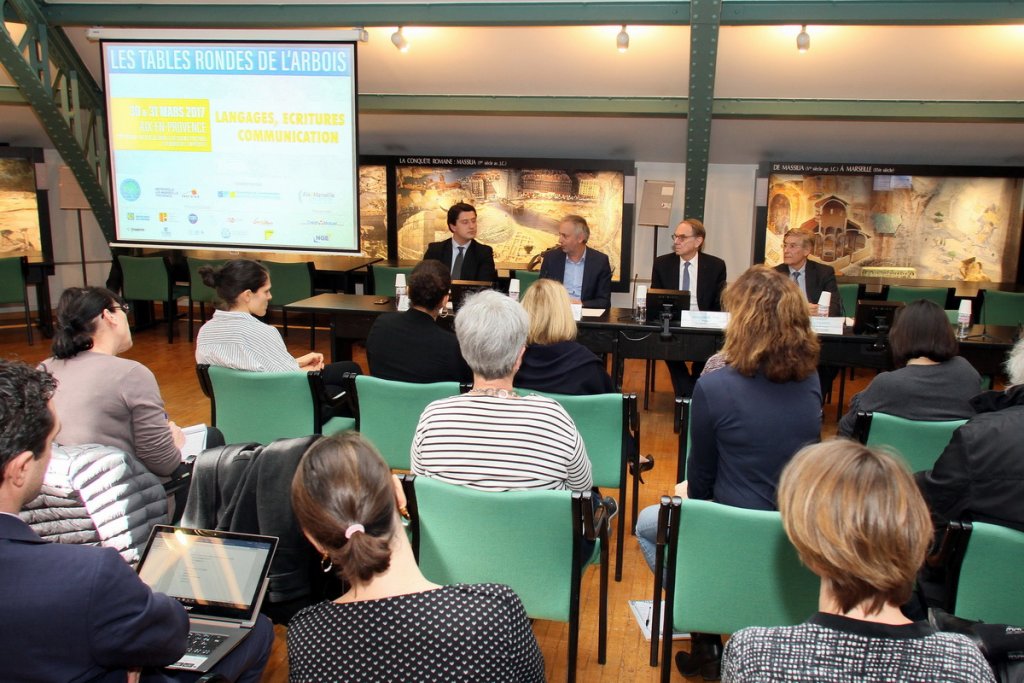 Yvon Berland, président de l'AMU a présenté la 9e édition des tables rondes de l'Arbois entouré de Frédéric Collart, métropolole Aix Marseille Provence, Stéphane Paoli, Aix-en-Provence et Daniel Nahon, docteur en géologie appliquée au génie civil et docteur ès-sciences de l'Université d'Aix-Marseille (Photo Robert Poulain)