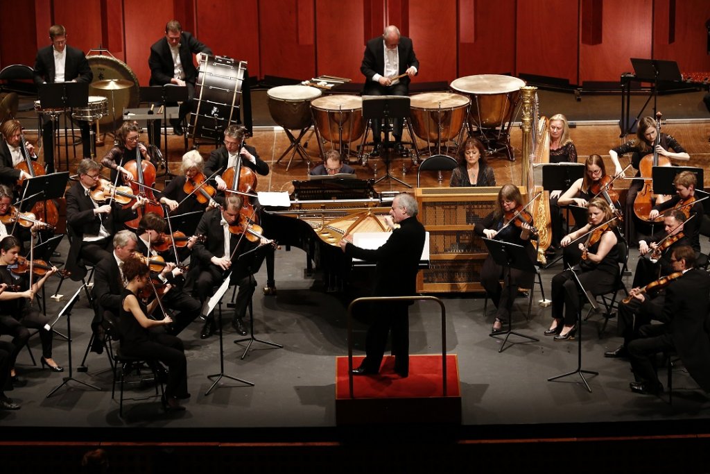 Andras Schiff à la tête du Chamber Orchestra of Europe (Photo Caroline Doutre)