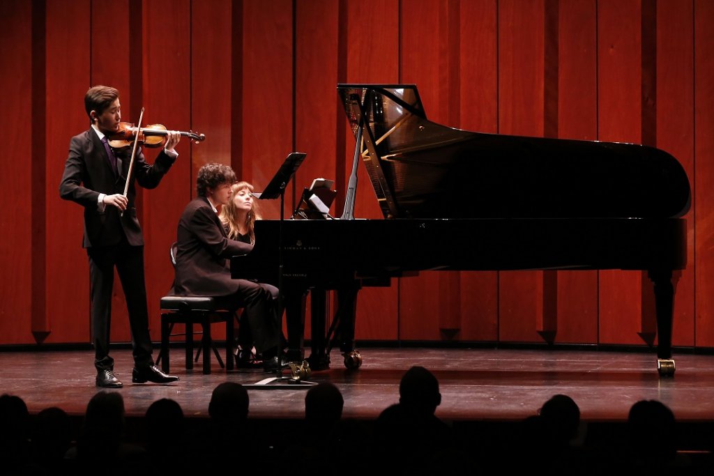 Daniel Lozakovich, violon & Rémi Geniet, pianiste (Photo Caroline Doutre)