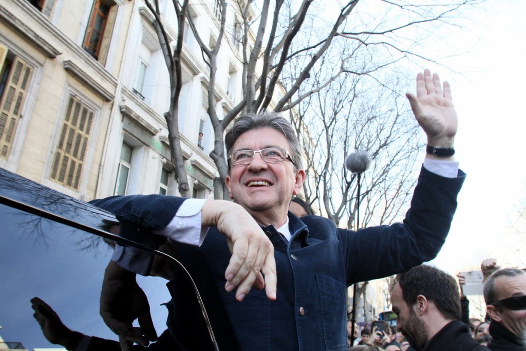 Meeting Jean-Luc Mélenchon sur le Vieux-Portce dimanche 9 avril (Photo Robert Poulain)