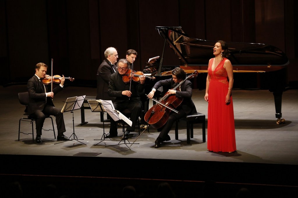 Les frères Capuçon, Angelich, Lambret et Gérard Caussé : pouvait-on rêver meilleur quintette pour accompagner Julie Fuchs dans « Youkali » de Kurt Weill, donné en ultime «bis» d’un concert festivalier qui fera date ? (Photo Caroline Doutre)