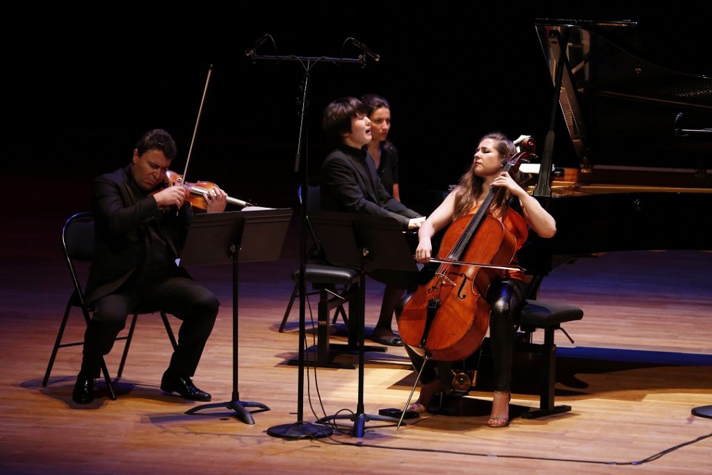 Maxim Vengerov & Seong-Jin Cho & Alicia Weilerstein (Photo Caroline Doutre)