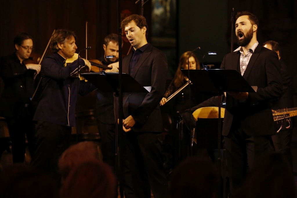 Au premier plan, Valer Sabadus et Christophe Dumaux et à gauche, au second plan, Andrès Gabetta. (Photo Caroline Doutre)