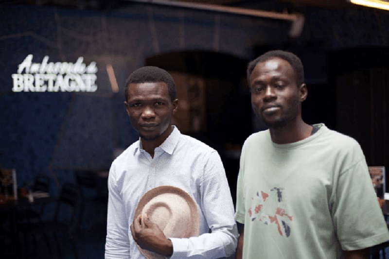 Mohamed Saleh Elnour & Mohamed Adam originaires du Soudan, maîtrisent aussi bien le salé que le sucré. Avec une cuisine créative et sensible, ils ont accepté le défi de revisiter les galettes bretonnes à l'Ambassade de Bretagne (Photo refugeefoodfestival.com)