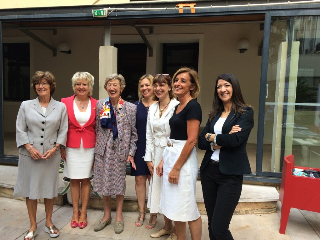 (De gauche à Droite) Dominique de la Garanderie, ancien bâtonnier du Barreau de Paris, première femme dans cette fonction, Marie-Christine Oghly, Présidente du réseau monde du réseau FCE, Reine Cienzo, ancienne présidente du réseau marseillais de FCE, Delphine Gallin, Geneviève Maillet, Lucienne Erstein et Sabrina Roubache, présidente Gurkin invest films (Photo M.B.)