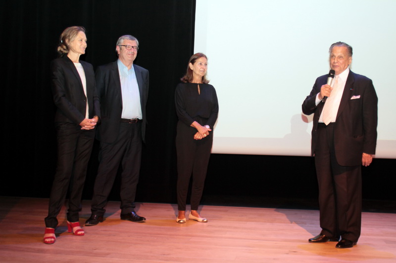 A l'issue de la projection du film, Michel Montana a rejoint la scène accompagné d'Isabelle Staes, Philippe savinel et Michèle Ricard (Photo Robert Poulain)