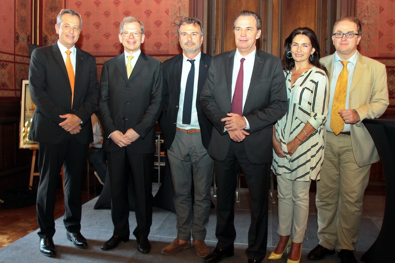 (de g. à d) Jean-Philippe Salducci, président de l’Union maritime et Fluviale de Marseille-Fos, Bernardino Regazzoni, ambassadeur de Suisse en France, Jean-Luc Chauvin, président de la CCI Marseille-Provence, Renaud Muselier, président de la Région PACA, Christine Cabau Woehrel, présidente du directoire du GPMM et Guillaume Confais-Morieux, directeur général du corridor mer du Nord-Méditerranée (Photo Robert Poulain)