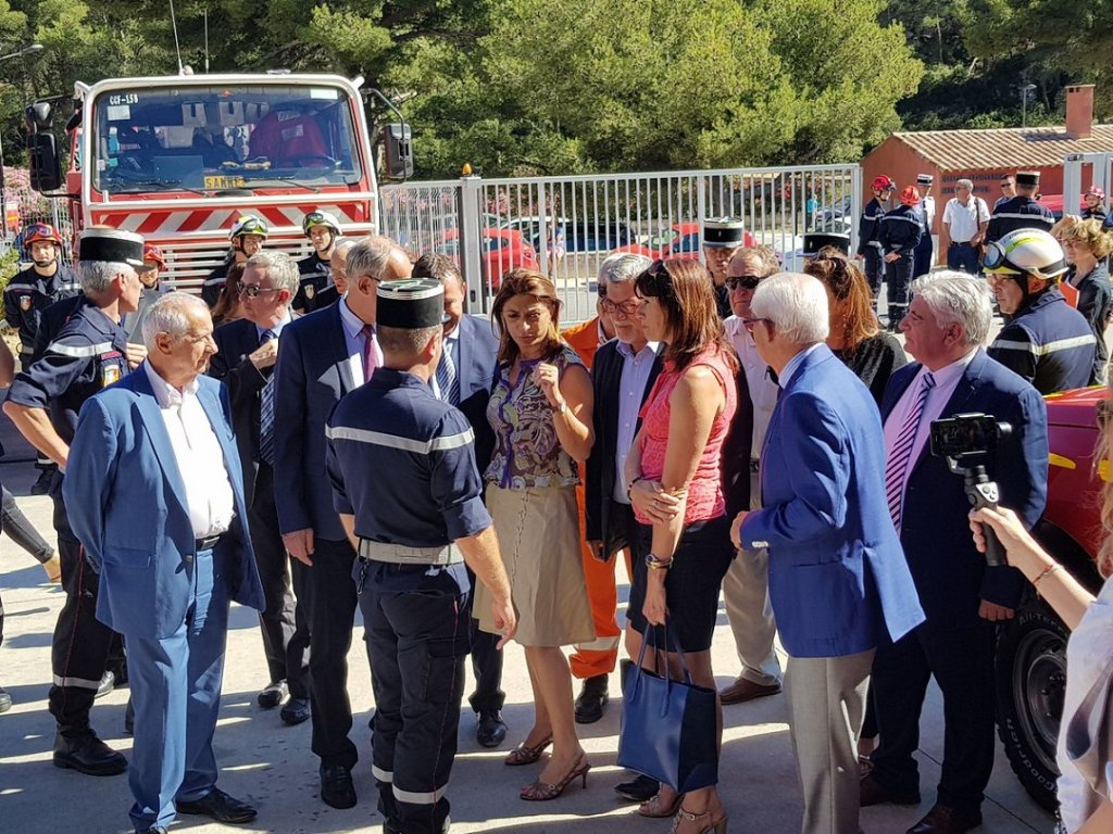 A Ensuès-la-Redonne, la Présidente du département 13, Martine Vassal, entourée du préfet Stéphane Bouillon, du colonel Gregory Allione, directeur du SDIS 13 a rencontré les soldats du feu (Photo pompiers 13)