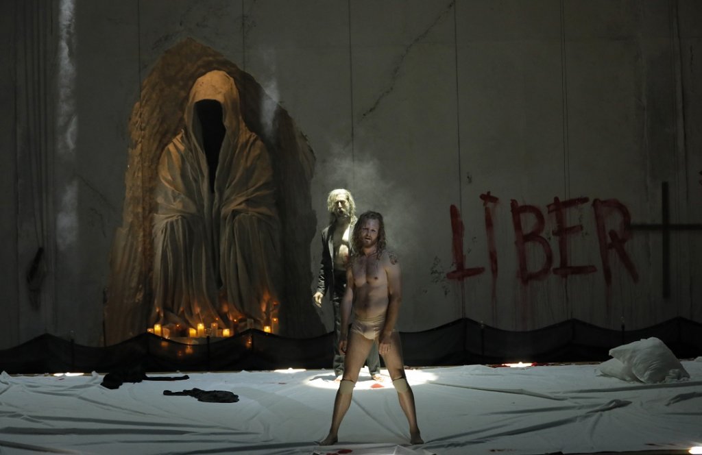 Philippe Sly, Don Giovanni christique mis en scène par Jean-François Sivadier. Ici en présence du commandeur David Leigh. (Photo Pascal Victor)