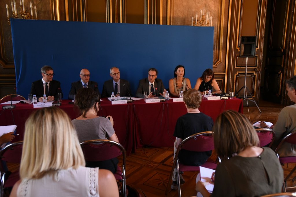 Les avancées du projet de la Cité scolaire internationale de Marseille ont été présentées à la préfecture par Stéphane Bouillon entouré (de gauche à droite) de Hervé Isar, Bernard Beignier, Renaud Muselier, Laure-Agnès Caradec, Valérie Guarino (Photo Jean-Pierre Garufi )