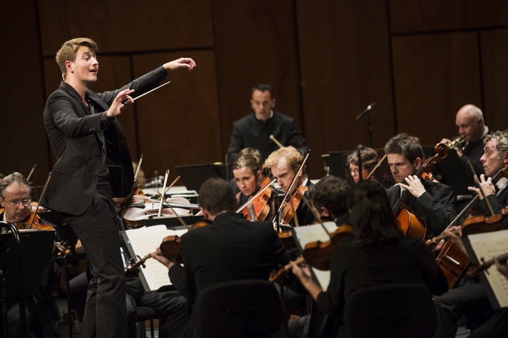 A la tête de l’Orchestre de Paris, Duncan Ward a mis le Grand Théâtre de Provence à ses pieds avec la 4e de Beethoven (Photo Vincent Beaume)