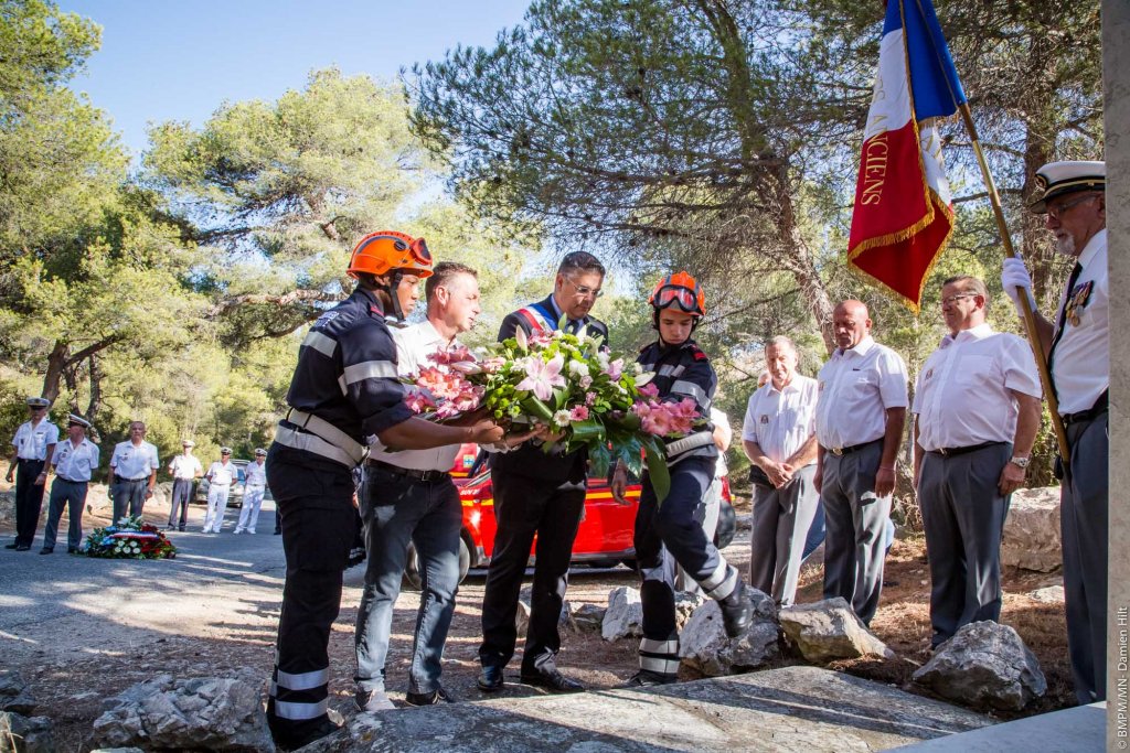 Cérémonie d’hommage aux deux marins-pompiers morts au feu en 1979 (Photo BMPM/SM Hilt)