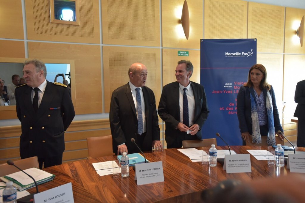 Accueilli au GPMM par Renaud Muselier et Martine Vassal, Jean-Yves Le Drian a présidé une réunion de travail au siège du Grand Port Maritime de Marseille (GPMM) sur les croisières en présence des professionnels du secteur (Photo Régis Cintas-Flores)