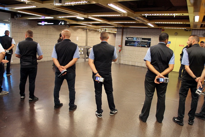 Contrôle à la station de métro Castellane (Photo Robert Poulain)