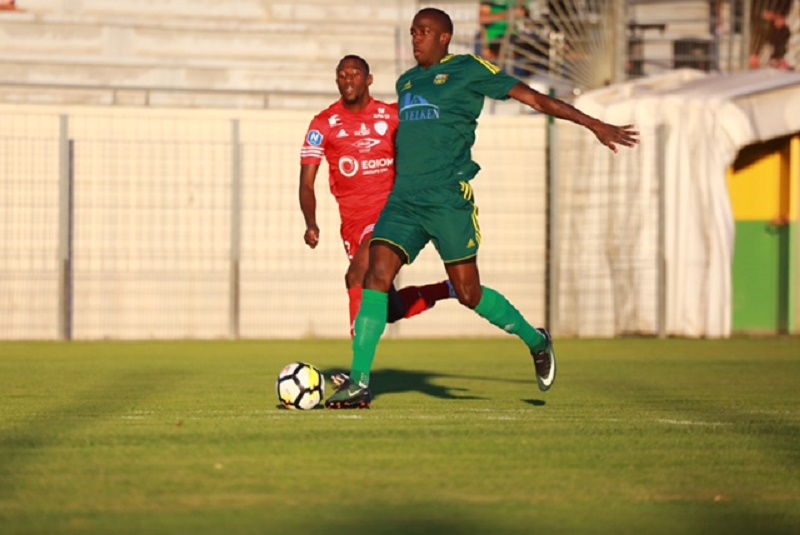 Abdul Diawara déborde un défenseur cristollien (Photo Laurent Saccomano)