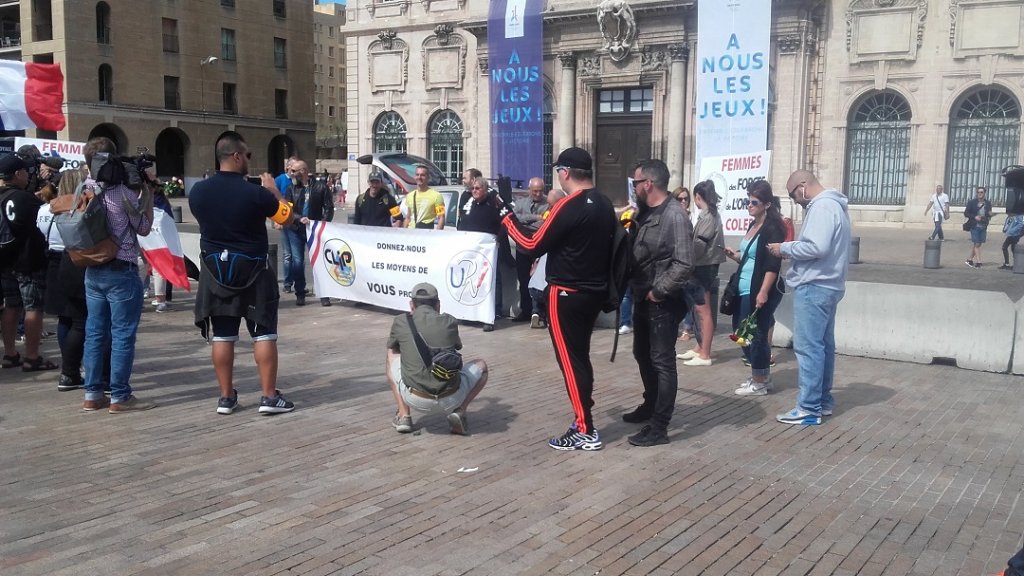 A Marseille, ils étaient soixante selon la police et environ une soixantaine d’après … toujours la police (Photo Marc La Mola)