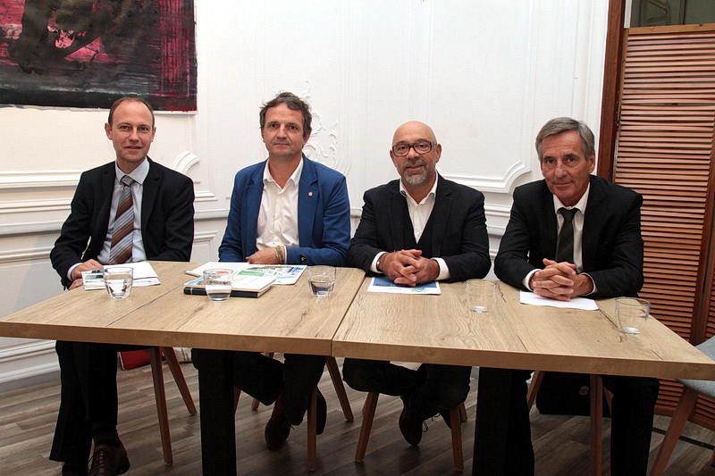 Jean-Philippe Bonnet, françois-Michel Lambert, Fabrice Alimi et Joël Moraldo ont présenté le premier baromètre de "Smart Avenir énergies" (Photo Robert Poulain)