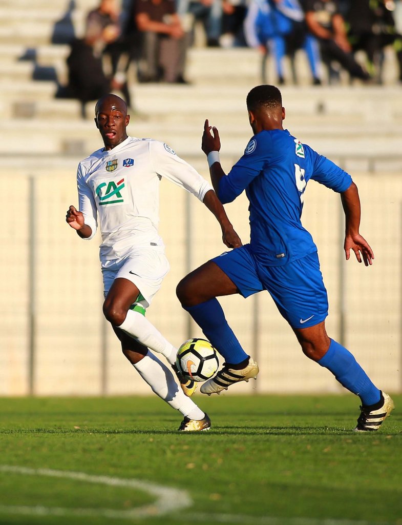 Consolat (maillot blanc) s’est qualifié dans la douleur face à Fréjus Saint-Raphaël (Photo Roland Saccomano)