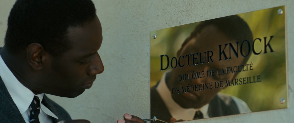 Omar Sy dans "Knock" de Lorraine Lévy © Mars Film