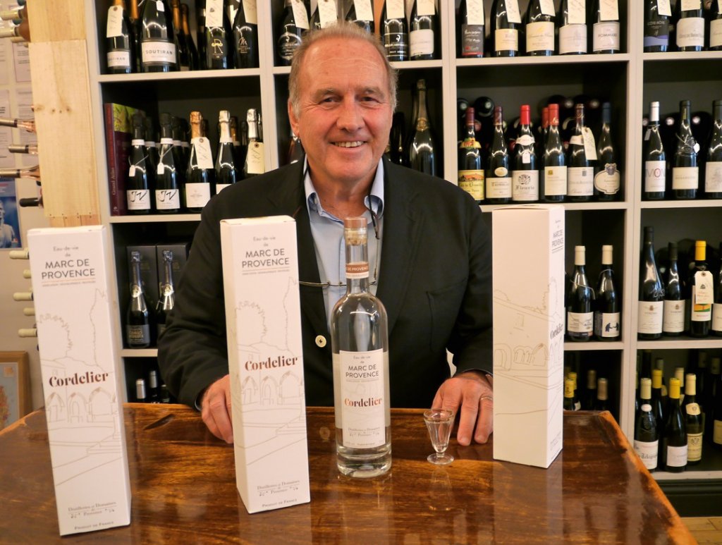 Alain Robert a présenté le nouvel alcool de sa société au Chicoulon, rue Grignan, à Marseille. (Photo M.E.)