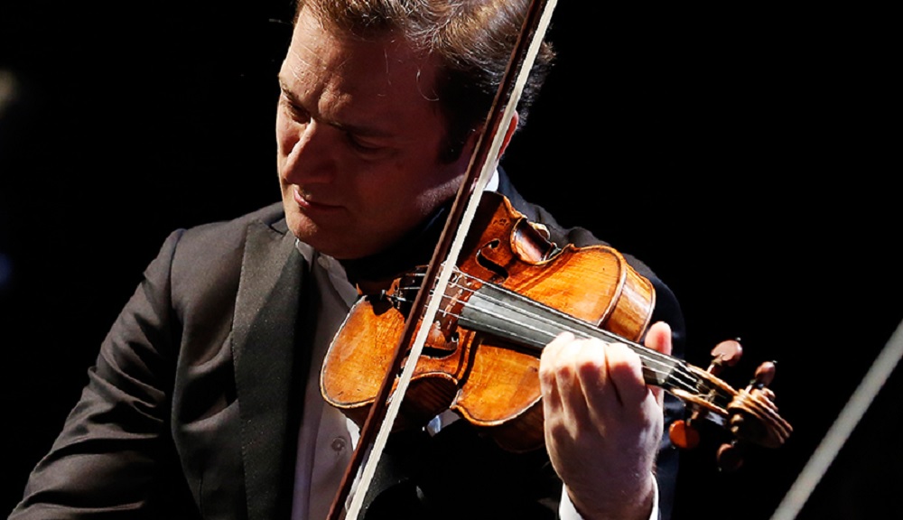 Renaud Capuçon à la tête de l’orchestre Camerata Salzburg pour jouer Mozart (Photo D.R.)