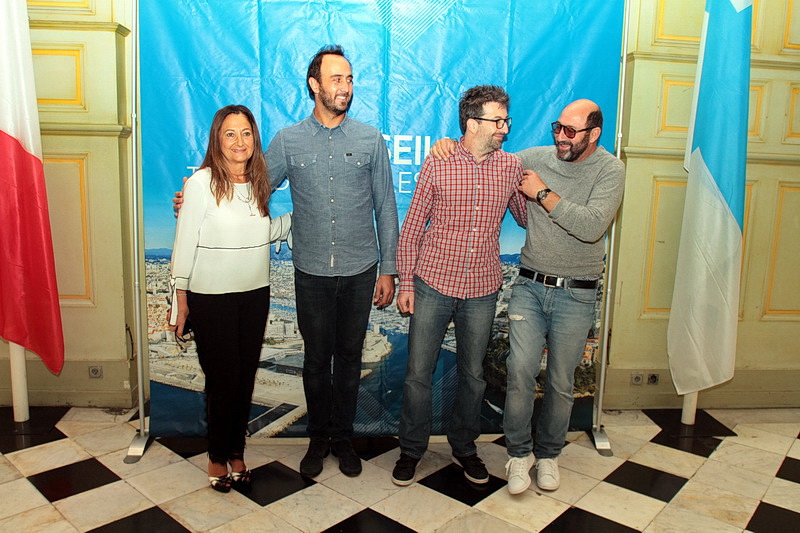 L’équipe du film "Beau-Fils à Papa" était à Marseille au mois d'octobre. Le réalisateur François Desagnat, le producteur délégué, Antoine Pezet et l'un des principaux acteurs Kad Merad étaient accueillis à la mairie de Marseille (Photo Robert Poulain)