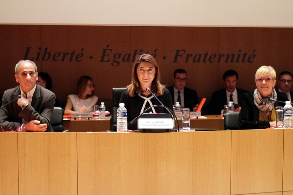 la présidente du Département 13, Martine Vassal entourée par le Pr. Viens et la vice-présidente en charge de la Santé, Brigitte Devesa (Photo Robert Poulain)